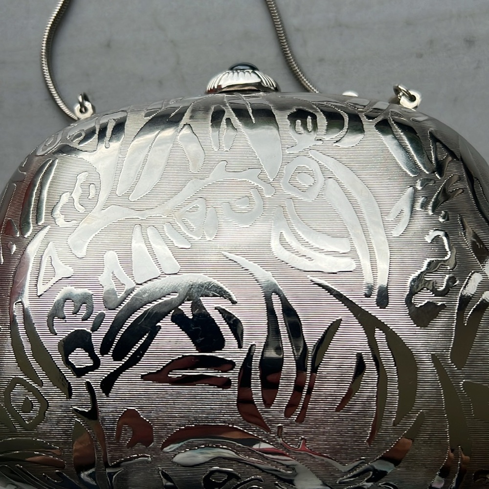 Vintage Saks Fifth Avenue Silver Hard Shell Clutch Evening Bag - Picture 2 of 12